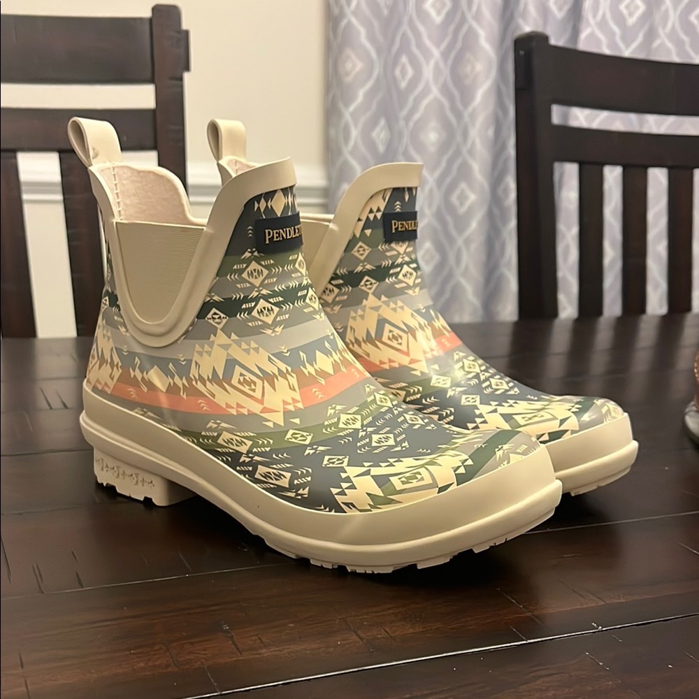 Pendleton Agate Chelsea Rain Boots Southwest Aztec new shoes Fog Women’s Size 8